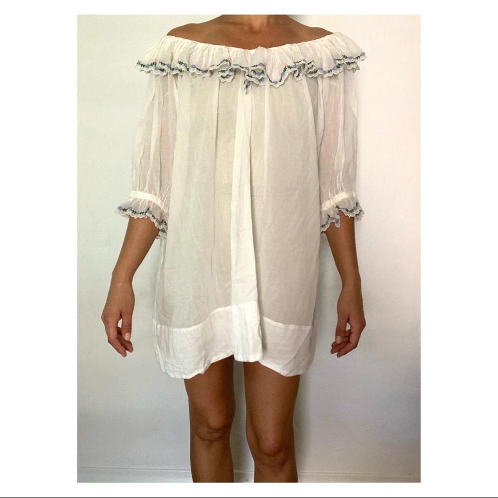 Dôen nightgown with ruffle and floral detailing. Sheer, light, 100% cotton.